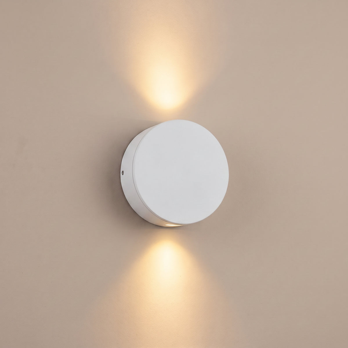 Duo Beam wall light in white - finish option