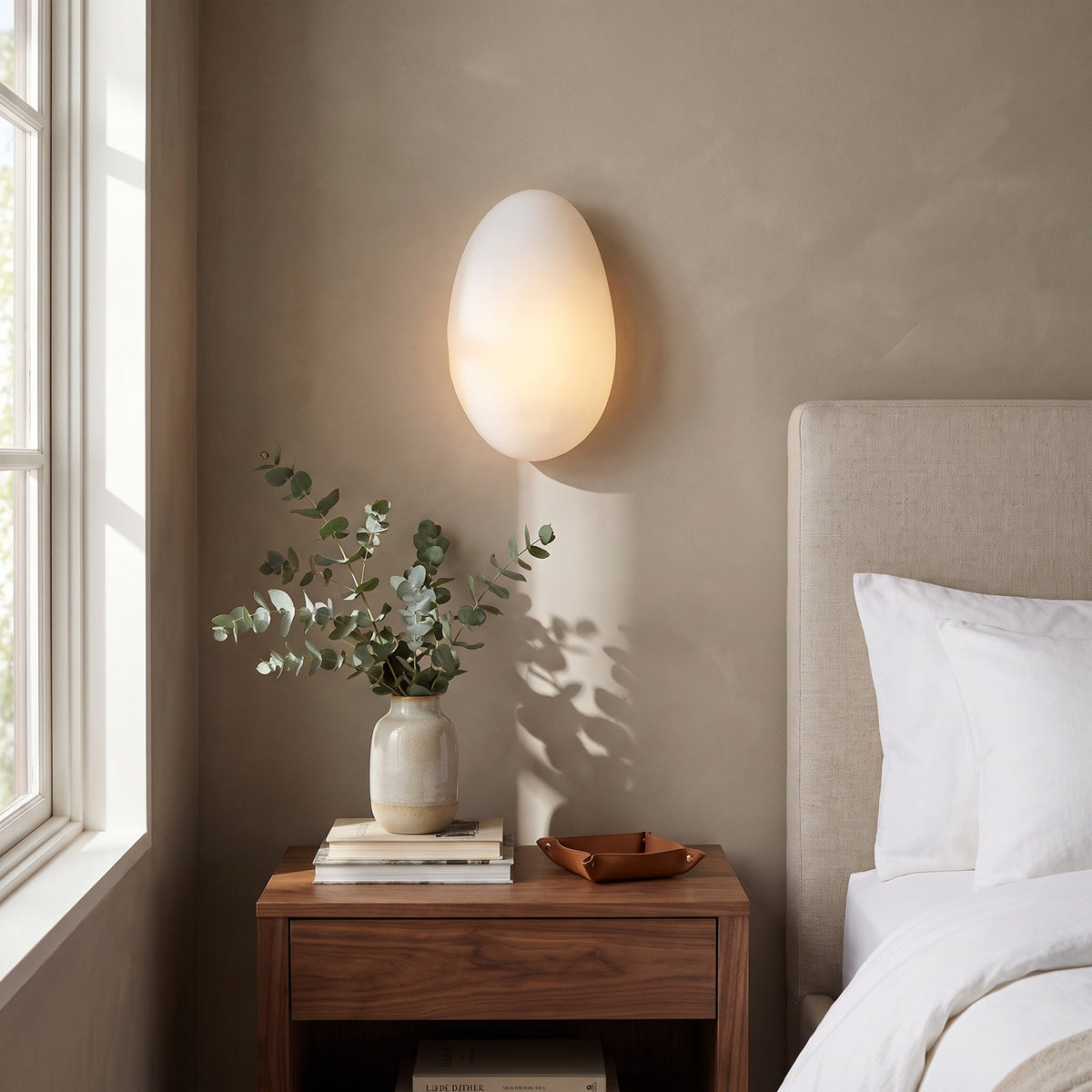 Soufflé blown glass pebble wall lamp