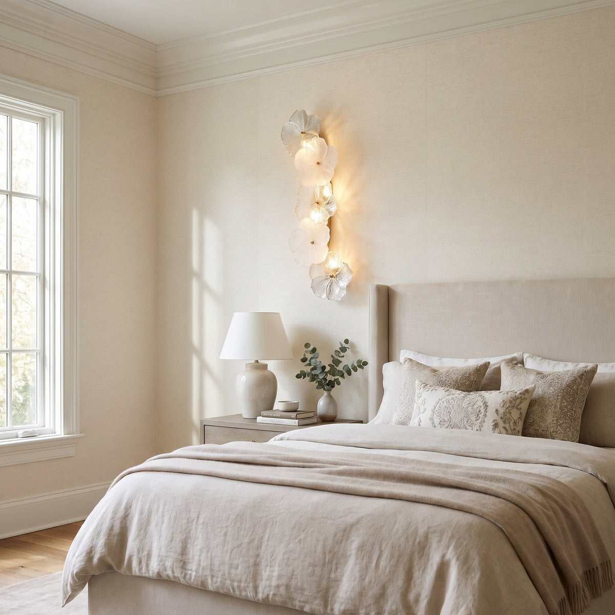 Fleuron floral glass wall sconce