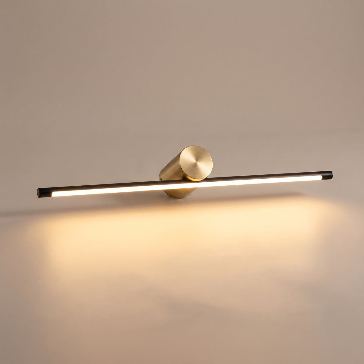 Vanita linear LED vanity light Black & Gold