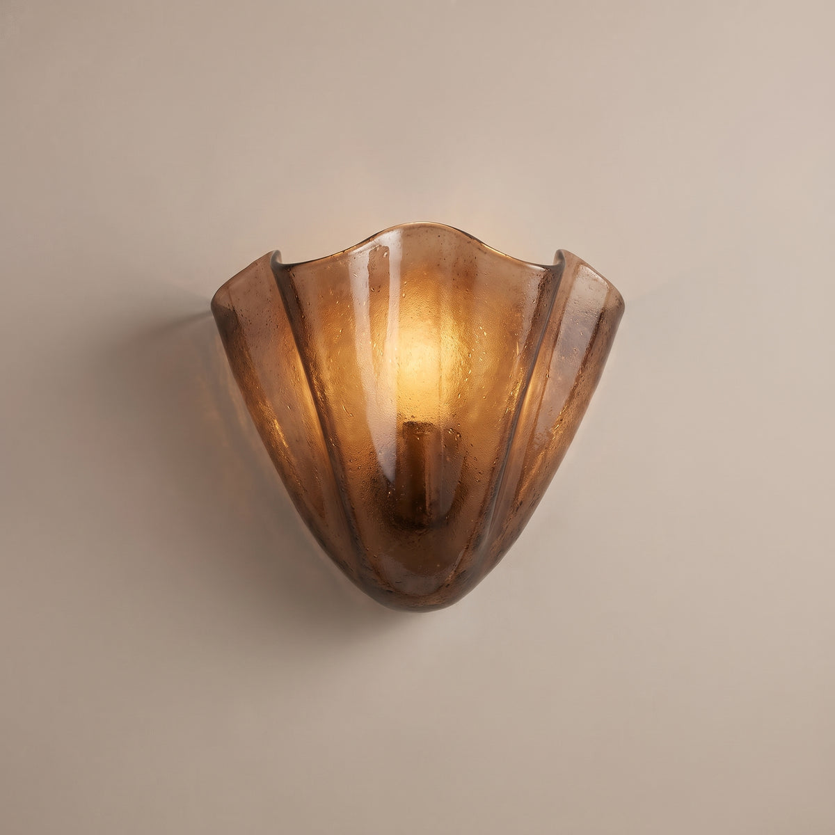 Coquille glass shell wall light - Brown