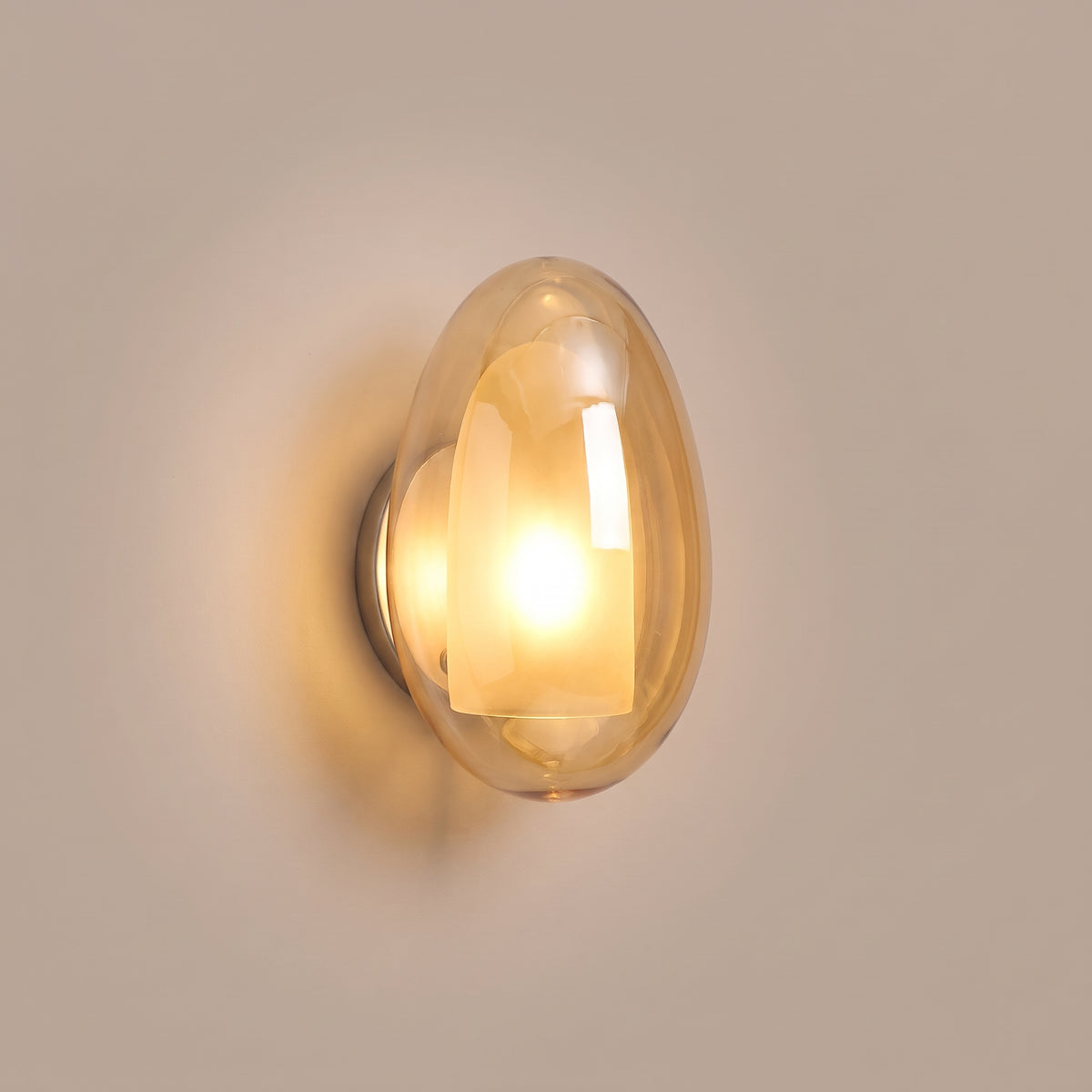 Soufflé blown glass pebble wall lamp - Amber