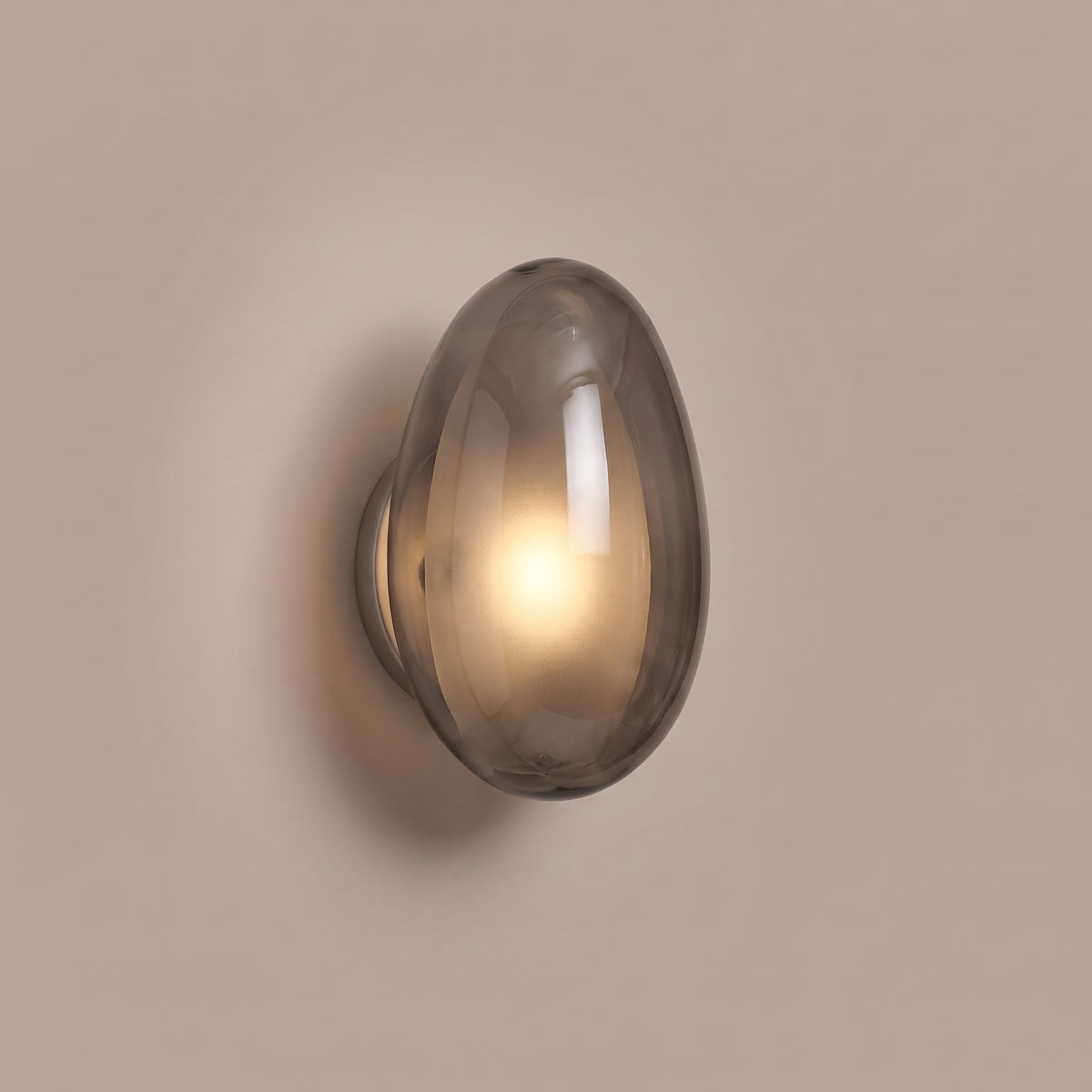 Soufflé blown glass pebble wall lamp - Smoky Grey