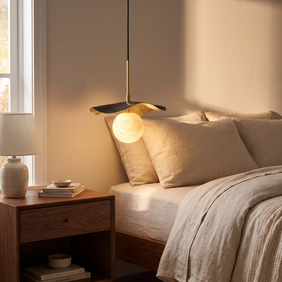 Dune alabaster pendant as a bedside light